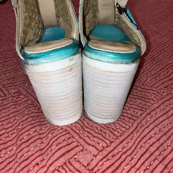 Unity in Diversity turquoise and Cream Heels with Chunky Heel - Picture 8 of 16